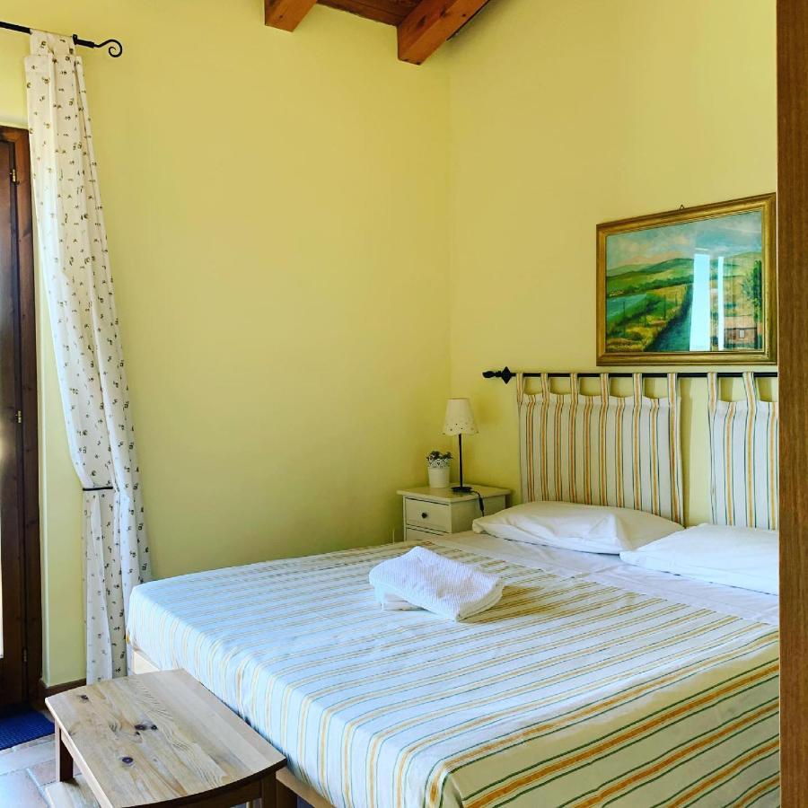 Casale Terre Rosse Bed & Breakfast Saturnia Bagian luar foto