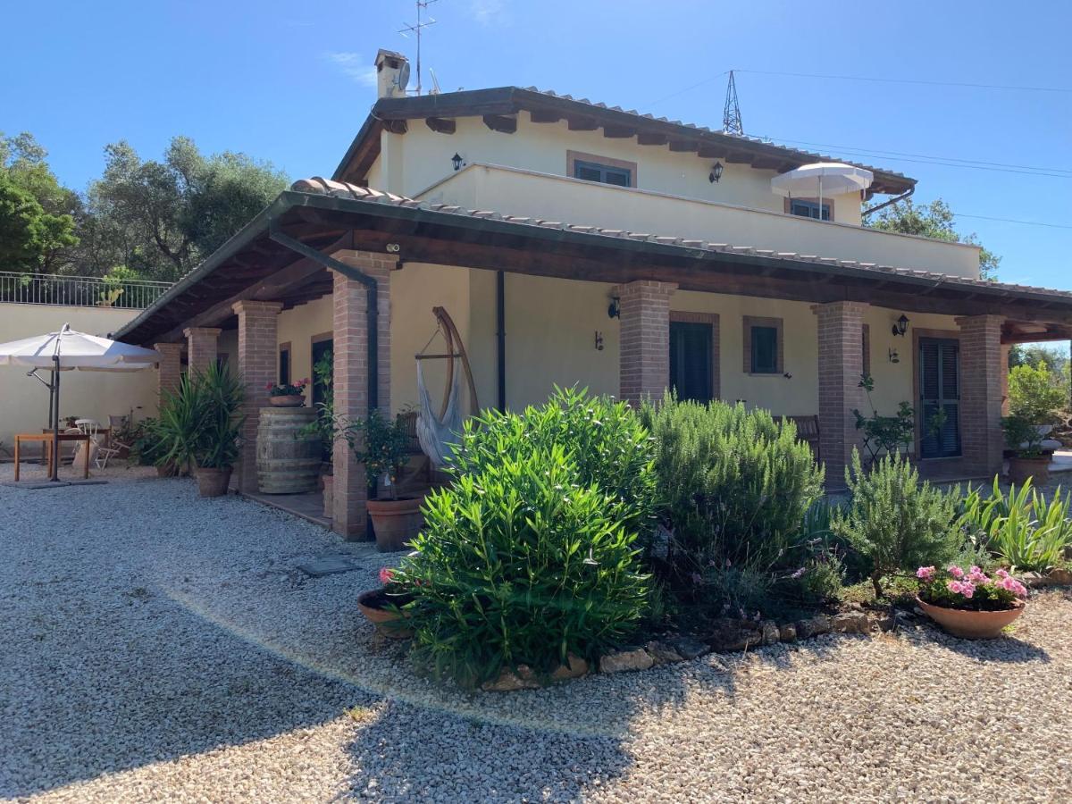 Casale Terre Rosse Bed & Breakfast Saturnia Bagian luar foto