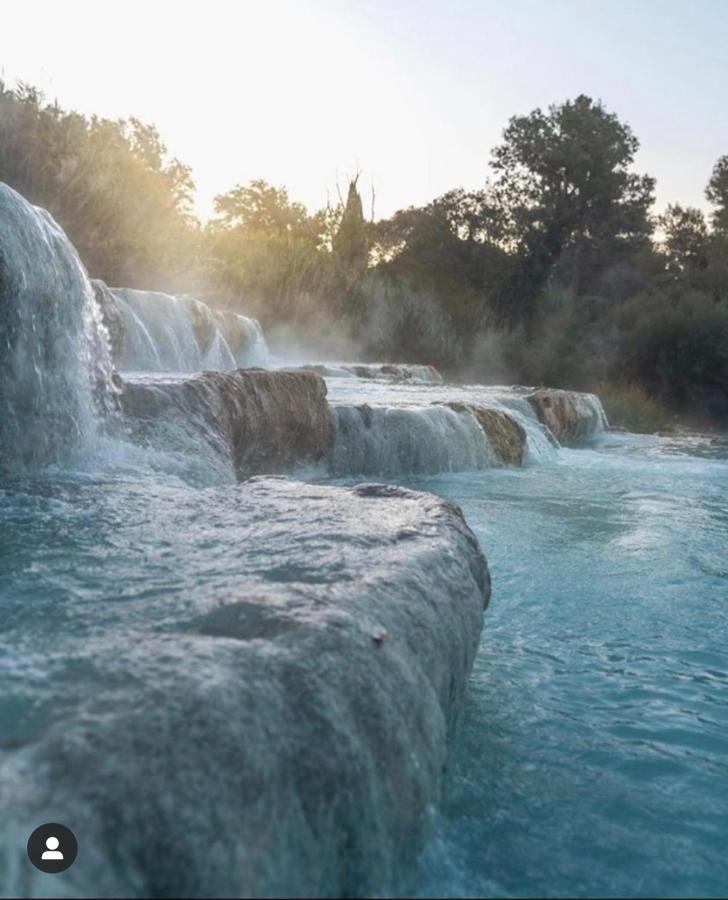 Casale Terre Rosse Bed & Breakfast Saturnia Bagian luar foto