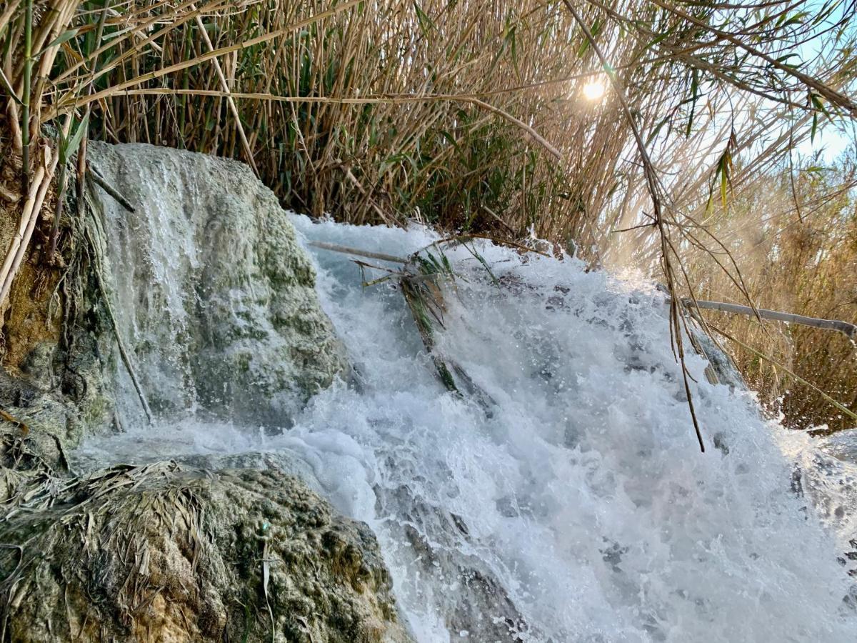 Casale Terre Rosse Bed & Breakfast Saturnia Bagian luar foto
