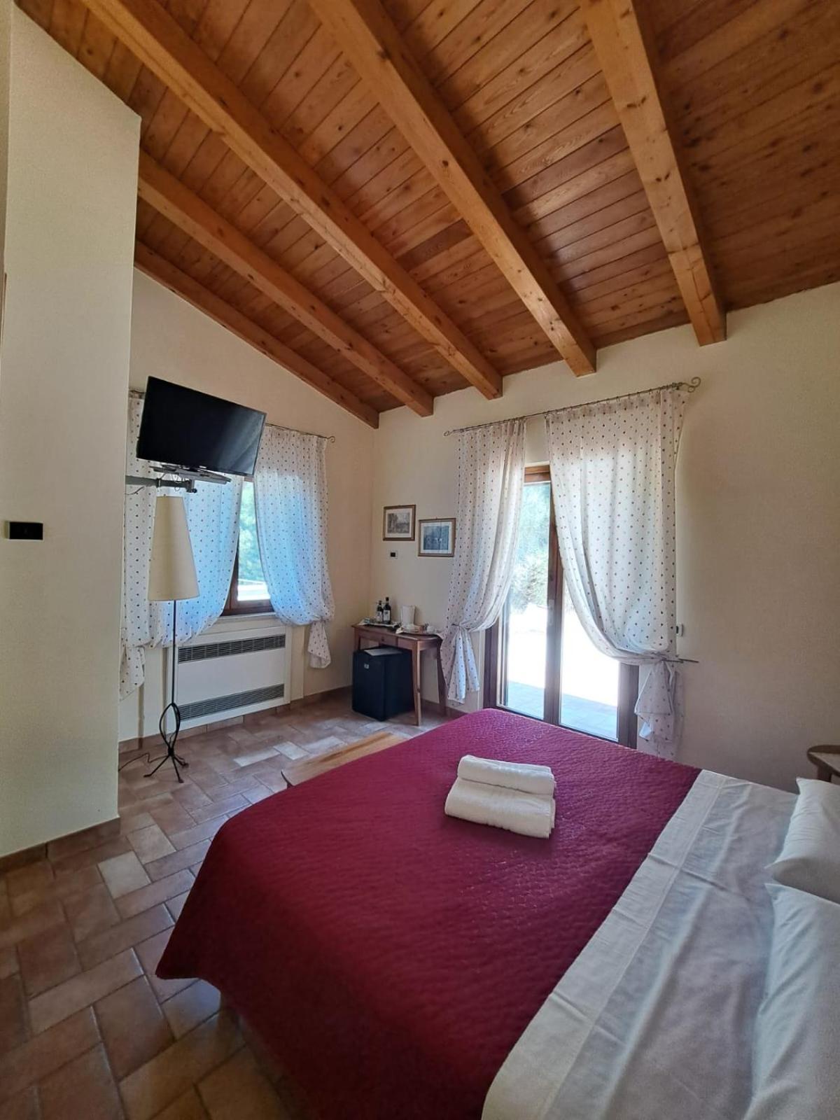Casale Terre Rosse Bed & Breakfast Saturnia Bagian luar foto