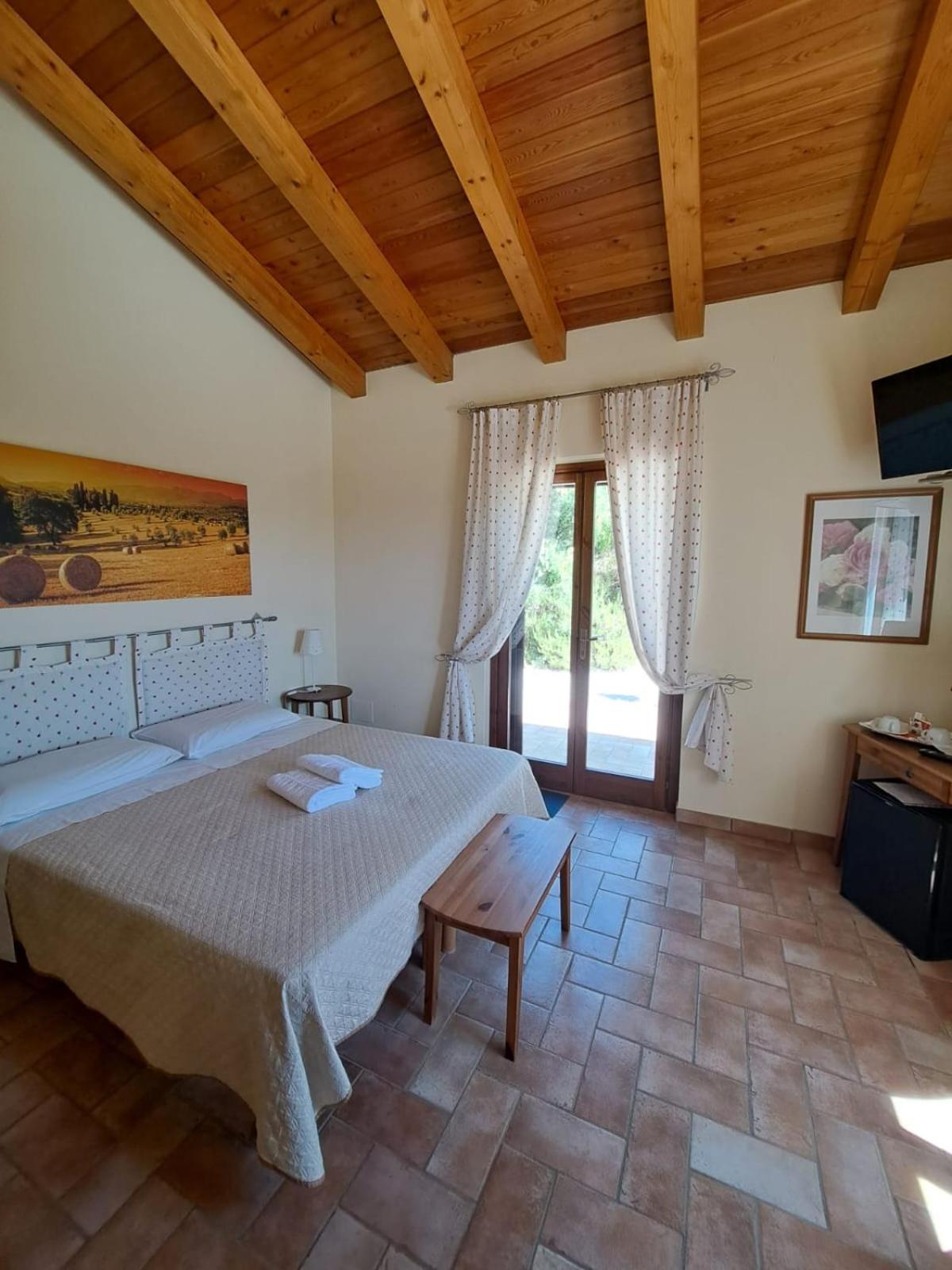 Casale Terre Rosse Bed & Breakfast Saturnia Bagian luar foto