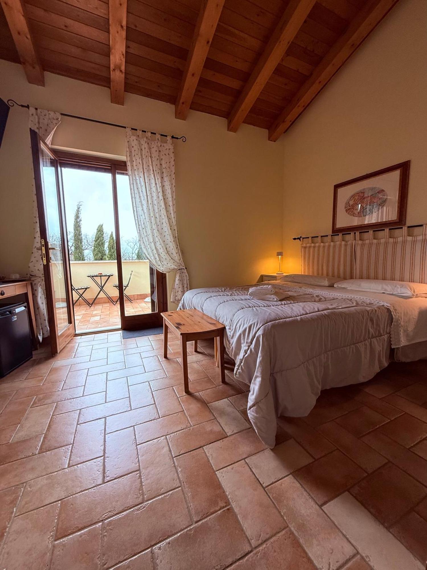 Casale Terre Rosse Bed & Breakfast Saturnia Bagian luar foto